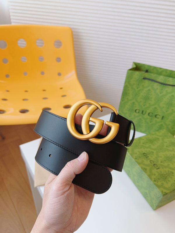 スーパーコピーグッチベルト着用イメージ